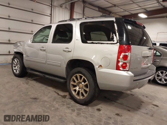2013 GMC Yukon SLT with VIN 1GKS2CE06DR323343, listed as a IAAI auction lot 41643959 with 246,658 mi miles. Bid and sale history available at carsss.com. Image 3.