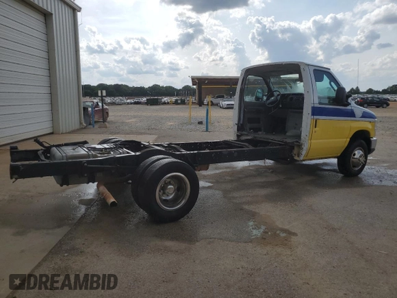 2016 Ford Econoline Commercial z VIN 1FDXE4FS6GDC19995, wystawiony jako Copart lot #55162035 z przebiegiem 241 783 mil mil oraz Tytuł czysty. Historia ofert i sprzedaży dostępna na DreamBid. Obrazek 3.