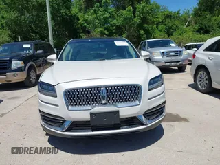 2019 Lincoln Nautilus Reserve z VIN 2LMPJ6L96KBL12639, wystawiony jako IAAI lot #42081118 z przebiegiem 23 741 mil mil oraz . Historia ofert i sprzedaży dostępna na DreamBid. Obrazek 12.