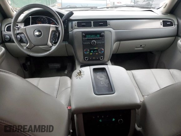 2009 Chevrolet Suburban LT w/1LT with VIN 1GNFK26339R279705, listed as a Copart auction lot 44591325 with 261,810 mi miles and Salvage Title. Bid and sale history available at carsss.com. Image 8.