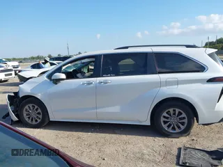 2023 Toyota Sienna XLE z VIN 5TDJRKEC7PS163115, wystawiony jako IAAI lot #42097393 z przebiegiem 63 514 mil mil oraz . Historia ofert i sprzedaży dostępna na DreamBid. Obrazek 15.