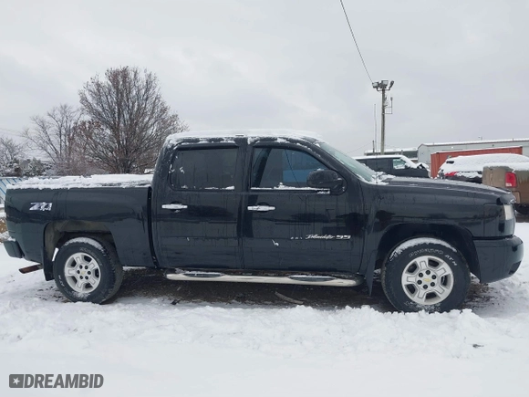 2007 Chevrolet Silverado 1500 LT w/1LT with VIN 3GCEK13397G532381, listed as a IAAI auction lot 41164920 with 212,354 mi miles. Bid and sale history available at carsss.com. Image 13.