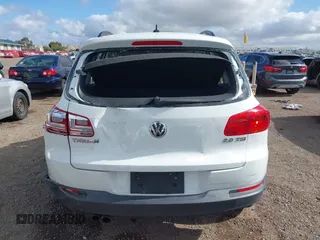 2016 Volkswagen Tiguan S z VIN WVGAV7AX2GW501100, wystawiony jako IAAI lot #42250682 z przebiegiem 76 570 mil mil oraz . Historia ofert i sprzedaży dostępna na DreamBid. Obrazek 16.