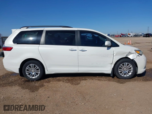 2017 Toyota Sienna XLE Auto Access Seat with VIN 5TDYZ3DC2HS806686, listed as a IAAI auction lot 41877474 with 72,011 mi miles. Bid and sale history available at carsss.com. Image 14.