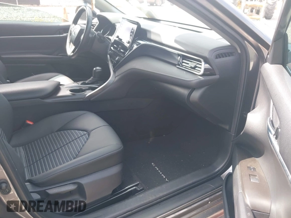 2022 Toyota Camry SE z VIN 4T1T11AK5NU701354, wystawiony jako IAAI lot #42135026 z przebiegiem 173 208 mil mil oraz . Historia ofert i sprzedaży dostępna na DreamBid. Obrazek 5.