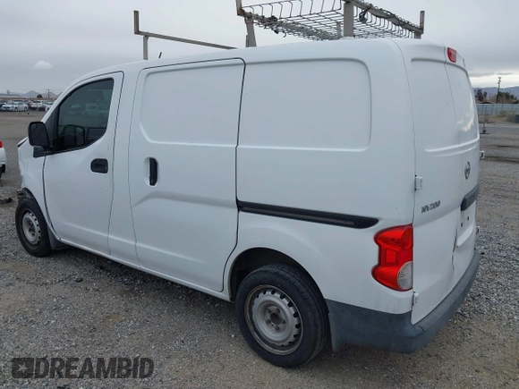 2017 Nissan NV200 S z VIN 3N6CM0KN3HK697546, wystawiony jako IAAI lot #41560058 z przebiegiem 406 357 mil mil oraz . Historia ofert i sprzedaży dostępna na DreamBid. Obrazek 3.