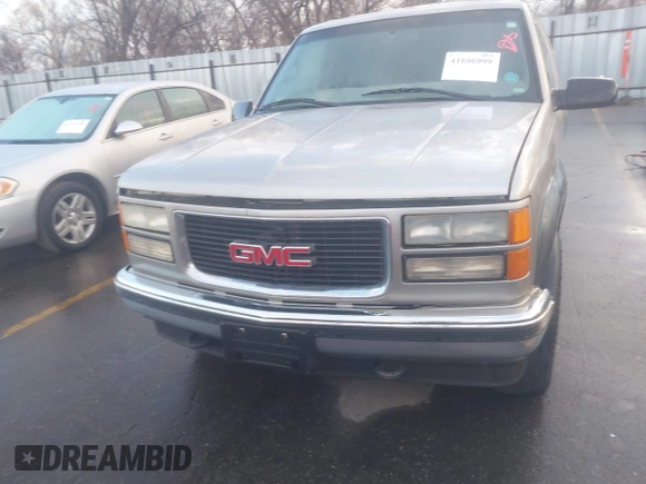 1999 GMC Suburban z VIN 1GKFK16R4XJ799354, wystawiony jako IAAI lot #41696999 z przebiegiem 269 606 mil mil oraz . Historia ofert i sprzedaży dostępna na DreamBid. Obrazek 6.