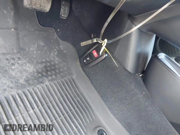 2021 Toyota Prius LE z VIN JTDL9MFU3M3028805, wystawiony jako IAAI lot #42043610 z przebiegiem 26 436 mil mil oraz . Historia ofert i sprzedaży dostępna na DreamBid. Obrazek 11.
