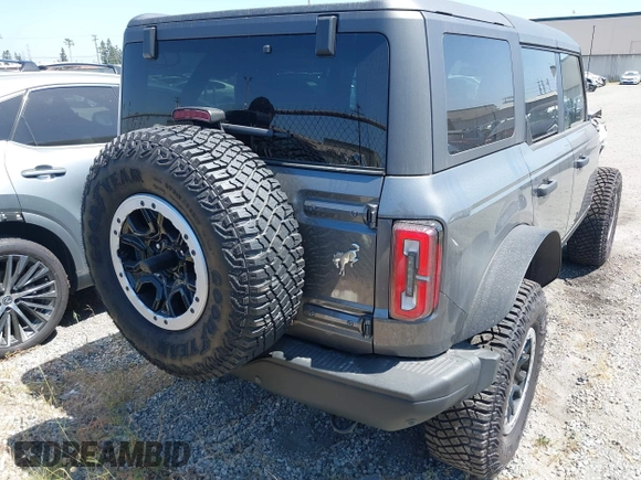 2024 Ford Bronco Badlands z VIN 1FMEE9BP9RLB31294, wystawiony jako IAAI lot #42115923 z przebiegiem 1675 mil mil oraz . Historia ofert i sprzedaży dostępna na DreamBid. Obrazek 16.