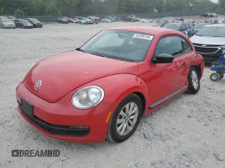 2014 Volkswagen Beetle Entry z VIN 3VWF17AT1EM638445, wystawiony jako Copart lot #62499104 z przebiegiem 85 895 mil mil oraz Szkoda całkowita • Salvage title. Historia ofert i sprzedaży dostępna na DreamBid. Obrazek 1.