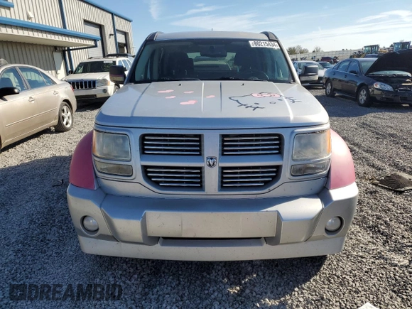 2010 Dodge Nitro SXT z VIN 1D4PT5GKXAW108802, wystawiony jako Copart lot #80215434 z przebiegiem 225 908 mil mil oraz Szkody całkowita. Historia ofert i sprzedaży dostępna na DreamBid. Obrazek 5.