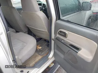 2005 Chevrolet Colorado 1SF LS Z71 with VIN 1GCDT136158270880, listed as a IAAI auction lot 42198834 with 104,019 mi miles. Bid and sale history available at carsss.com. Image 8.