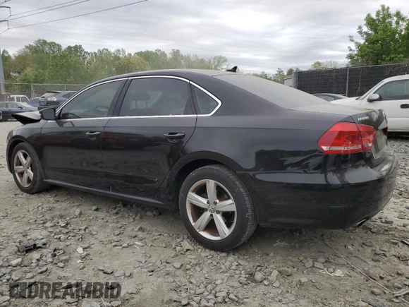 2013 Volkswagen Passat SE z VIN 1VWBP7A37DC137685, wystawiony jako Copart lot #53525235 z przebiegiem 132 971 mil mil oraz Szkoda całkowita • Salvage title. Historia ofert i sprzedaży dostępna na DreamBid. Obrazek 2.