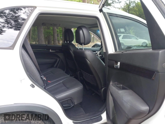 2014 Kia Sorento EX with VIN 5XYKU4A70EG516330, listed as a IAAI auction lot 42462400 with 146,221 mi miles and . Bid and sale history available at DreamBid. Image 8.