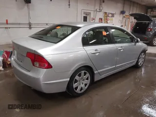 2006 Honda Civic LX z VIN 1HGFA16596L084828, wystawiony jako IAAI lot #40388132 z przebiegiem 193 760 mil mil oraz . Historia ofert i sprzedaży dostępna na DreamBid. Obrazek 4.