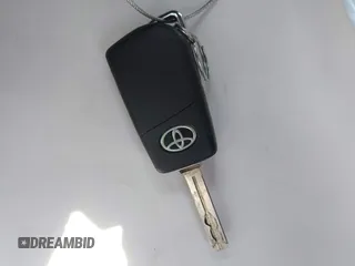 2023 Toyota Camry LE z VIN 4T1C11AK3PU182386, wystawiony jako IAAI lot #42118553 z przebiegiem 38 705 mil mil oraz . Historia ofert i sprzedaży dostępna na DreamBid. Obrazek 11.