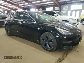 2018 Tesla Model 3 Long Range Battery z VIN 5YJ3E1EB4JF144295, wystawiony jako Copart lot #58754715 z przebiegiem 63 569 mil mil oraz Tytuł czysty. Historia ofert i sprzedaży dostępna na DreamBid. Obrazek 4.