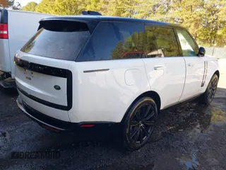 2023 Land Rover Range Rover SE z VIN SALKP9FU3PA072844, wystawiony jako IAAI lot #40742483 z przebiegiem 5 272 mil mil oraz . Historia ofert i sprzedaży dostępna na DreamBid. Obrazek 4.
