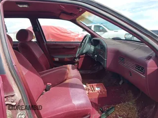 1989 Ford Taurus GL z VIN 1FABP52U9KA278657, wystawiony jako IAAI lot #42349469 z przebiegiem 10 782 mil mil oraz . Historia ofert i sprzedaży dostępna na DreamBid. Obrazek 5.