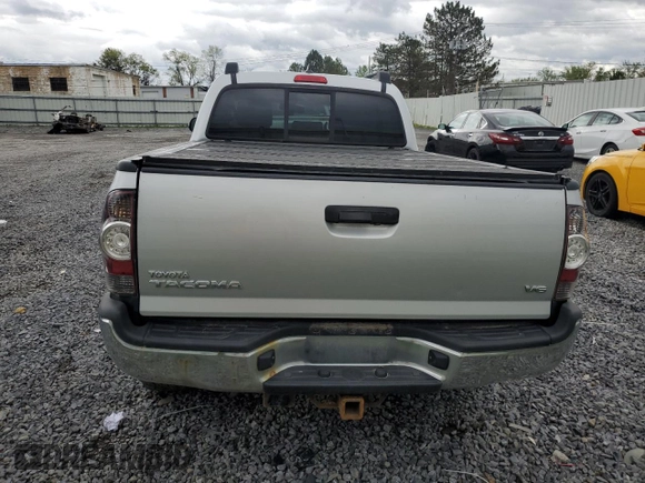 2013 Toyota Tacoma z VIN 5TFMU4FN5DX010469, wystawiony jako Copart lot #55607015 z przebiegiem 140 849 mil mil oraz Szkoda całkowita • Salvage title. Historia ofert i sprzedaży dostępna na DreamBid. Obrazek 6.