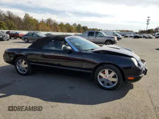 2003 Ford Thunderbird Deluxe z VIN 1FAHP60A63Y104093, wystawiony jako Copart lot #76028744 z przebiegiem 79 995 mil mil oraz Szkoda całkowita • Salvage title. Historia ofert i sprzedaży dostępna na DreamBid. Obrazek 4.