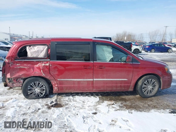 2014 Chrysler Town & Country S with VIN 2C4RC1HG6ER234680, listed as a IAAI auction lot 41541817 with 117,650 mi miles. Bid and sale history available at carsss.com. Image 13.