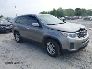 2015 Kia Sorento LX with VIN 5XYKT3A63FG619621, listed as a IAAI auction lot 39313273 with 258,119 mi miles. Bid and sale history available at carsss.com. Image 1.