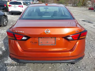 2019 Nissan Altima 2.5 SR with VIN 1N4BL4CV6KC102571, listed as a IAAI auction lot 40963352 with 203,747 mi miles. Bid and sale history available at carsss.com. Image 16.