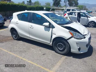 2015 Toyota Prius One z VIN JTDKDTB35F1581312, wystawiony jako IAAI lot #42314430 z przebiegiem 84 532 mil mil oraz . Historia ofert i sprzedaży dostępna na DreamBid. Obrazek 1.