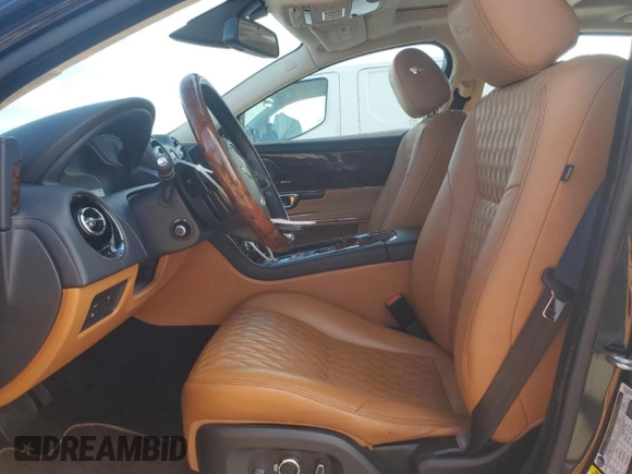 2016 Jaguar XJ Portfolio with VIN SAJWJ2GDXG8W03143, listed as a Copart auction lot 86467114 with 42,923 mi miles and Salvage title. Bid and sale history available at DreamBid. Image 7.