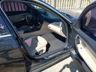 2017 BMW 3 Series 330i z VIN WBA8B9G54HNU09780, wystawiony jako IAAI lot #42287689 z przebiegiem 98 181 mil mil oraz . Historia ofert i sprzedaży dostępna na DreamBid. Obrazek 5.