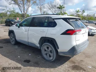2022 Toyota RAV4 XLE with VIN 2T3P1RFV9NW266137, listed as a IAAI auction lot 41500892 with 15,454 mi miles. Bid and sale history available at carsss.com. Image 3.