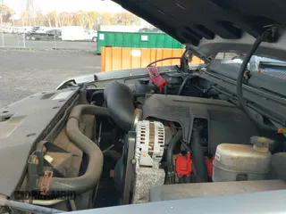 2010 Chevrolet Silverado 1500 LT z VIN 3GCRKSE37AG114302, wystawiony jako IAAI lot #43520478 z przebiegiem 143 655 mil mil oraz . Historia ofert i sprzedaży dostępna na DreamBid. Obrazek 19.