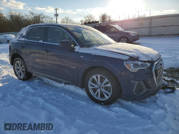 2023 Audi Q3 S line Premium z VIN WA1DECF35P1075264, wystawiony jako Copart lot #88866885 z przebiegiem 42 824 mil mil oraz Szkody całkowita. Historia ofert i sprzedaży dostępna na DreamBid. Obrazek 4.