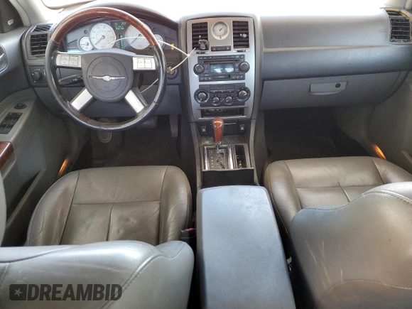 2005 Chrysler 300 Touring z VIN 2C3JA53G65H574021, wystawiony jako Copart lot #70073414 z przebiegiem 291 219 mil mil oraz Szkoda całkowita • Salvage title. Historia ofert i sprzedaży dostępna na DreamBid. Obrazek 8.