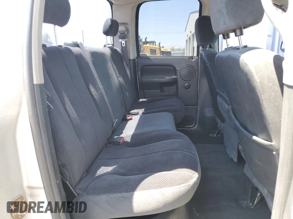 2005 Dodge 2500 ST z VIN 3D7KR28C65G740640, wystawiony jako Copart lot #55899875 z przebiegiem 334 290 mil mil oraz Szkoda całkowita • Salvage title. Historia ofert i sprzedaży dostępna na DreamBid. Obrazek 10.