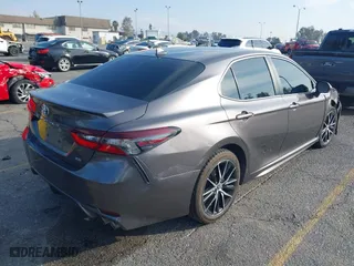 2022 Toyota Camry SE with VIN 4T1T11AK8NU689314, listed as a IAAI auction lot 41425080 with 29,775 mi miles. Bid and sale history available at carsss.com. Image 4.