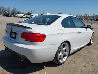 2012 BMW 3 Series 335i z VIN WBAKG7C50CE802783, wystawiony jako IAAI lot #42147783 z przebiegiem 76 083 mil mil oraz . Historia ofert i sprzedaży dostępna na DreamBid. Obrazek 4.