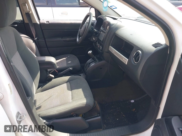 2014 Jeep Compass Altitude with VIN 1C4NJCBA0ED545173, listed as a IAAI auction lot 41924640 with 189,251 mi miles. Bid and sale history available at carsss.com. Image 5.