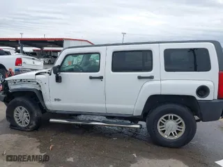 2008 Hummer H3 SUV with VIN 5GTEN13E188185413, listed as a IAAI auction lot 41316614 with 226,066 mi miles. Bid and sale history available at carsss.com. Image 14.