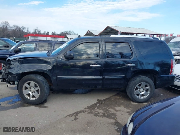 2008 GMC Yukon Denali with VIN 1GKFK63888J139246, listed as a IAAI auction lot 41649830 with 328,472 mi miles. Bid and sale history available at carsss.com. Image 15.