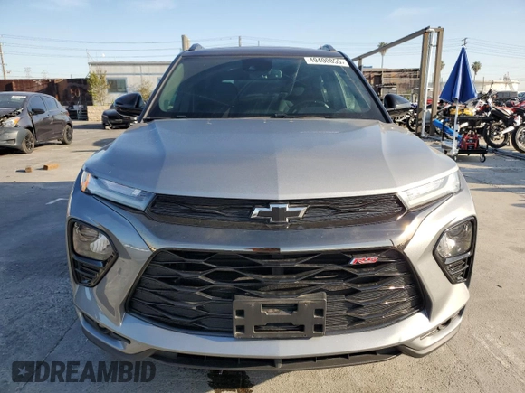 2023 Chevrolet TrailBlazer RS with VIN KL79MTSLXPB113843, listed as a Copart auction lot 49400855 with 27,595 mi miles and Salvage Title. Bid and sale history available at DreamBid. Image 5.