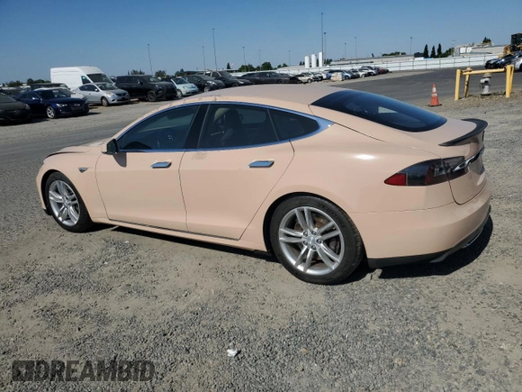 2013 Tesla Model S z VIN 5YJSA1CN6DFP03404, wystawiony jako Copart lot #60239535 z przebiegiem 103 800 mil mil oraz Czysty tytuł • Clean title. Historia ofert i sprzedaży dostępna na DreamBid. Obrazek 2.
