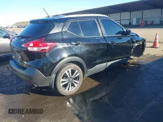 2019 Nissan Kicks SV z VIN 3N1CP5CU9KL568079, wystawiony jako IAAI lot #41219531 z przebiegiem 140 033 mil mil oraz . Historia ofert i sprzedaży dostępna na DreamBid. Obrazek 4.