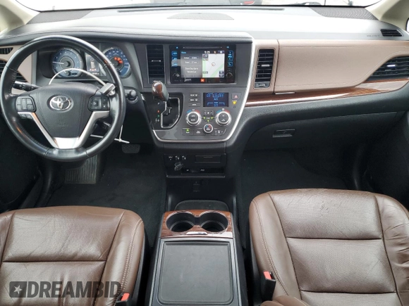 2017 Toyota Sienna XLE z VIN 5TDDZ3DC7HS166182, wystawiony jako Copart lot #61437105 z przebiegiem 101 491 mil mil oraz Szkoda całkowita • Salvage title. Historia ofert i sprzedaży dostępna na DreamBid. Obrazek 8.