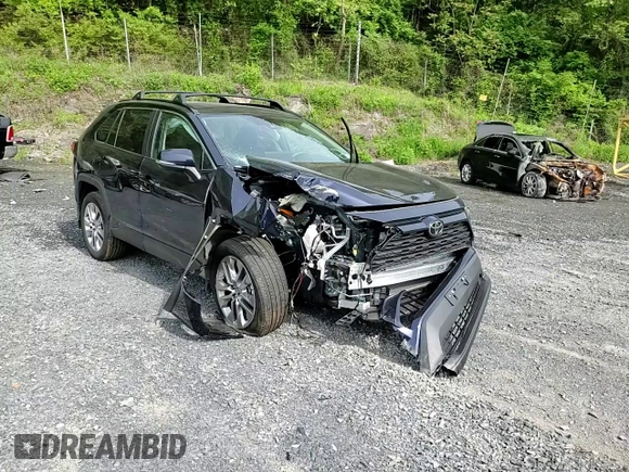2024 Toyota RAV4 XLE Premium z VIN 2T3A1RFV5RW478819, wystawiony jako Copart lot #56818695 z przebiegiem 14 570 mil mil oraz Szkoda całkowita • Salvage title. Historia ofert i sprzedaży dostępna na DreamBid. Obrazek 14.