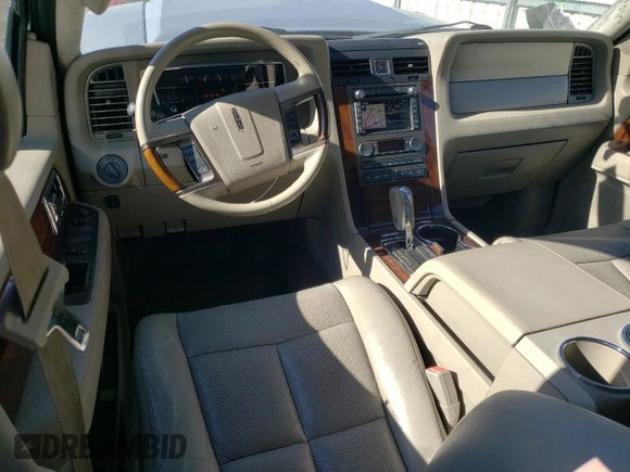 2011 Lincoln Navigator z VIN 5LMJJ2H55BEJ08058, wystawiony jako Copart lot #89203185 z przebiegiem 125 732 mil mil oraz Szkoda całkowita • Salvage title. Historia ofert i sprzedaży dostępna na DreamBid. Obrazek 8.