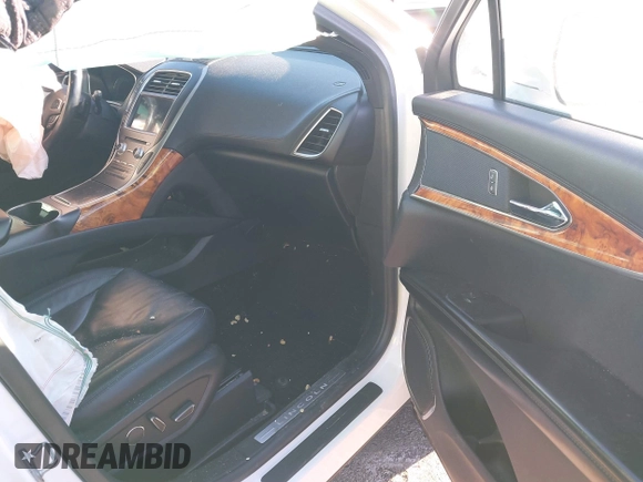 2017 Lincoln MKX Select with VIN 2LMPJ8KR5HBL34766, listed as a IAAI auction lot 41339942 with 157,186 mi miles. Bid and sale history available at carsss.com. Image 5.