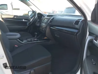 2014 Kia Sorento LX with VIN 5XYKT3A61EG484024, listed as a IAAI auction lot 41067521 with 190,819 mi miles. Bid and sale history available at carsss.com. Image 5.