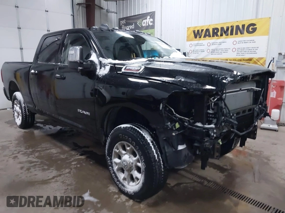 2024 Ram 2500 Laramie z VIN 3C6UR5FJ9RG134865, wystawiony jako IAAI lot #41299082 z przebiegiem 8 236 mil mil oraz . Historia ofert i sprzedaży dostępna na DreamBid. Obrazek 1.